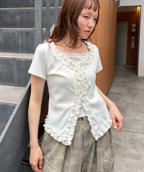 w closet（ダブルクローゼット）の「半袖レイヤードフリルカーディガン 夏服（Tシャツ/カットソー・レディース・オフホワイト/サックスブルー/ブラック/チャコールグレー・FREE）」の2枚目の写真