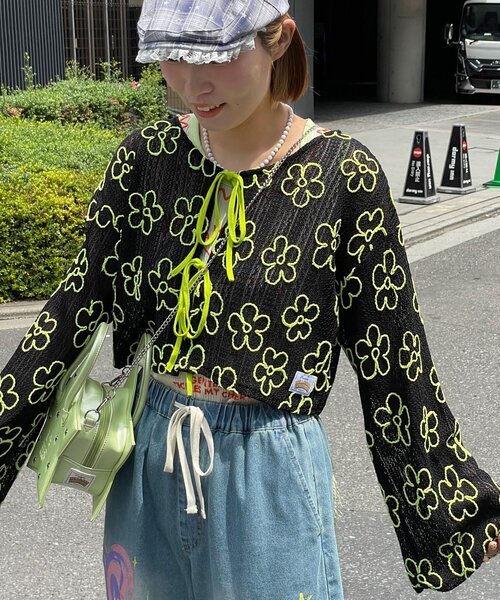 HELLO.SANFRANCISCO（ハローサンフランシスコ）の「【HELLO.SANFRANCISCO/ハローサンフランシスコ】2WAYフラワーシアー刺繍ボレロ（カーディガン/ボレロ・レディース・イエロー/ブラック/ホワイト・ONE SIZE）」の2枚目の写真