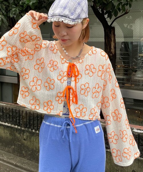 HELLO.SANFRANCISCO（ハローサンフランシスコ）の「【HELLO.SANFRANCISCO/ハローサンフランシスコ】2WAYフラワーシアー刺繍ボレロ（カーディガン/ボレロ・レディース・イエロー/ブラック/ホワイト・ONE SIZE）」の4枚目の写真