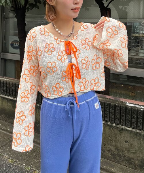 HELLO.SANFRANCISCO（ハローサンフランシスコ）の「【HELLO.SANFRANCISCO/ハローサンフランシスコ】2WAYフラワーシアー刺繍ボレロ（カーディガン/ボレロ・レディース・イエロー/ブラック/ホワイト・ONE SIZE）」の5枚目の写真