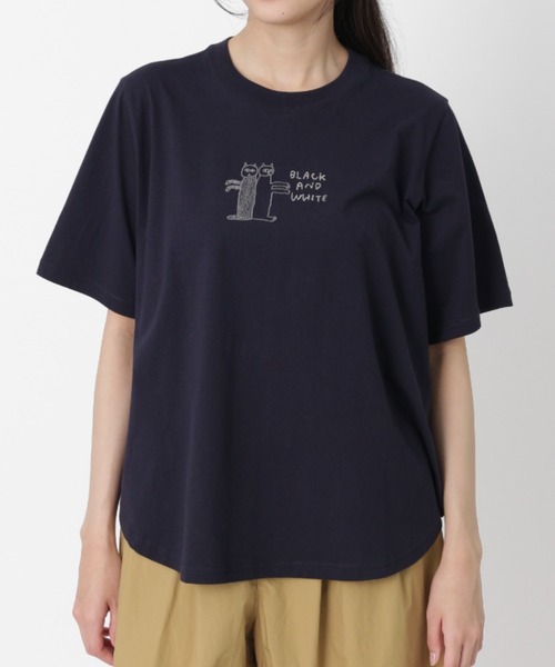 SUPER HAKKA(スーパーハッカ)の「SUPER HAKKA×波田佳子 「Black and White」刺繍フレアTシャツ(Tシャツ/カットソー・レディース・オフホワイト/ネイビー/イエロー・FREE)」の2枚目の写真