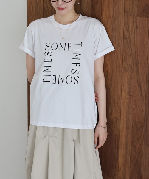 J by blue(ジェイバイブルー)の「ロゴレタリングTシャツ(Tシャツ/カットソー・レディース・チャコールグレー/ベージュ/ホワイト・MEDIUM)」の6枚目の写真