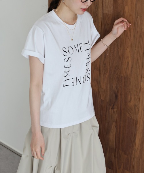 J by blue(ジェイバイブルー)の「ロゴレタリングTシャツ(Tシャツ/カットソー・レディース・チャコールグレー/ベージュ/ホワイト・MEDIUM)」の7枚目の写真