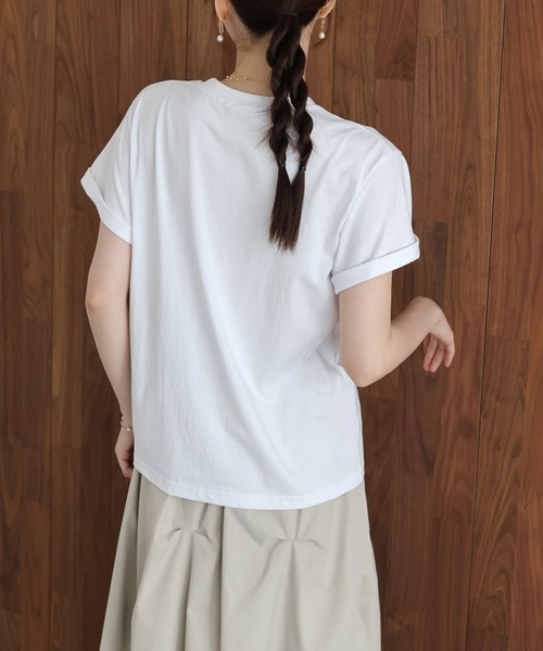 J by blue(ジェイバイブルー)の「ロゴレタリングTシャツ(Tシャツ/カットソー・レディース・チャコールグレー/ベージュ/ホワイト・MEDIUM)」の8枚目の写真