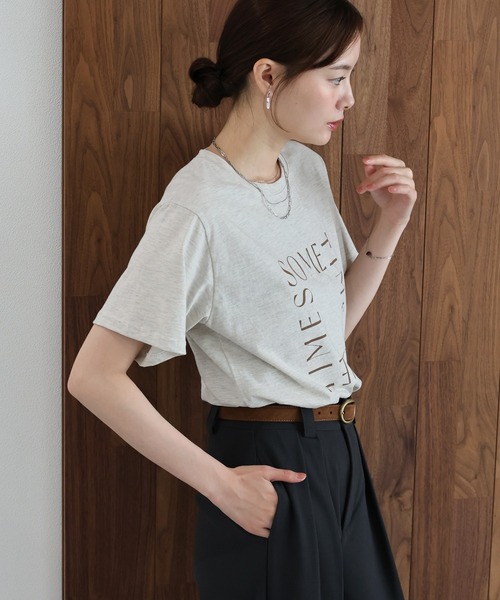 J by blue(ジェイバイブルー)の「ロゴレタリングTシャツ(Tシャツ/カットソー・レディース・チャコールグレー/ベージュ/ホワイト・MEDIUM)」の15枚目の写真