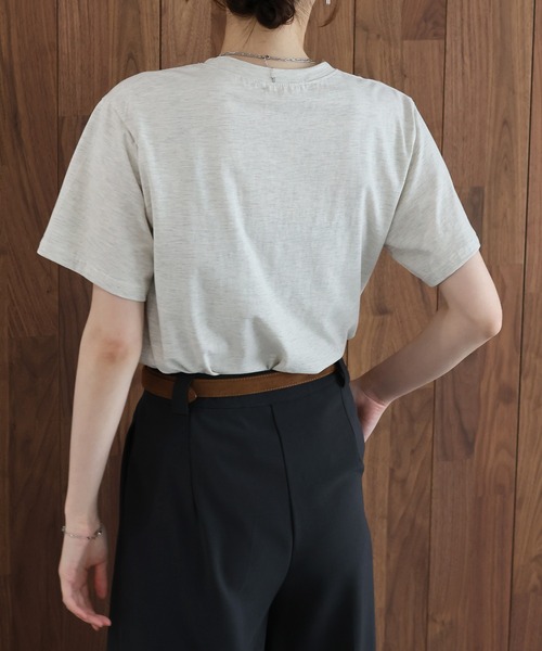 J by blue(ジェイバイブルー)の「ロゴレタリングTシャツ(Tシャツ/カットソー・レディース・チャコールグレー/ベージュ/ホワイト・MEDIUM)」の16枚目の写真