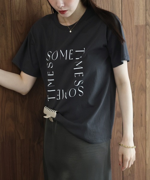 J by blue(ジェイバイブルー)の「ロゴレタリングTシャツ(Tシャツ/カットソー・レディース・チャコールグレー/ベージュ/ホワイト・MEDIUM)」の18枚目の写真
