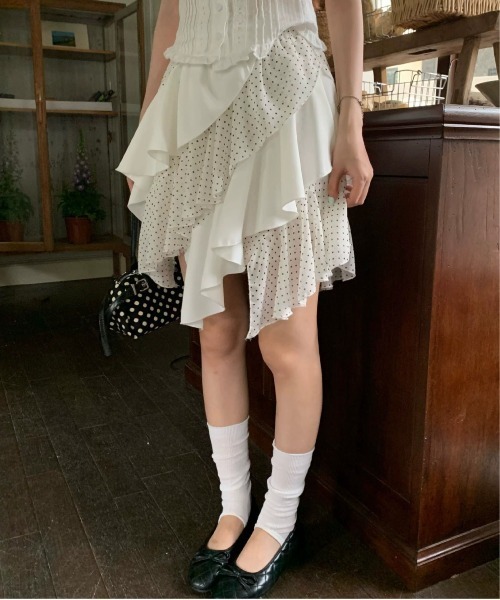 &soiree(アンドソワレ)の「ドットフリルレイヤードミニスカート(スカート・レディース・ホワイト/ブラック・LARGE/MEDIUM/SMALL)」の1枚目の写真