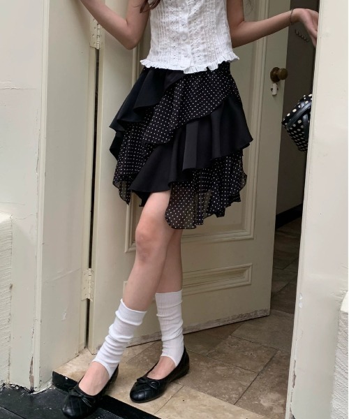 &soiree(アンドソワレ)の「ドットフリルレイヤードミニスカート(スカート・レディース・ホワイト/ブラック・LARGE/MEDIUM/SMALL)」の2枚目の写真