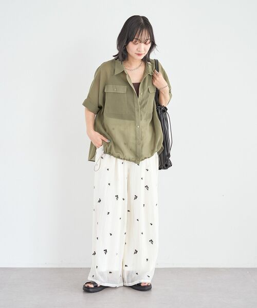 Green Parks(グリーンパークス)の「表面感裾ドロストシャツ(シャツ/ブラウス・レディース・ブラック/カーキ/オレンジ/アイボリー・FREE)」の19枚目の写真