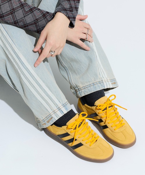 adidas（アディダス）の「ハンドボール [Handball Spezial Shoes] スニーカー / アディダスオリジナルス adidas Originals（スニーカー・メンズ・イエロー・22.0cm/22.5cm/23.0cm/23.5cm/24.0cm/24.5cm/25.0cm/25.5cm/26.0cm/26.5cm/27.0cm/27.5cm/28.0cm/28.5cm/29.0cm）」の2枚目の写真