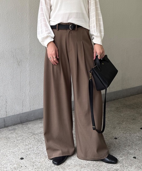 LBC(エルビーシー)の「【美シルエット神パンツ】レースベルトタックワイドパンツ(その他パンツ・レディース・ベージュ/カーキ/チャコール・M/L)」の3枚目の写真