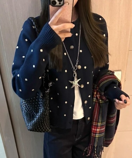NANEA(ナネア)の「パールボタンドットニットカーディガン(カーディガン/ボレロ・レディース・ミント/ブルー/ネイビー/グレー・フリー)」の12枚目の写真