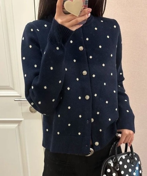 NANEA(ナネア)の「パールボタンドットニットカーディガン(カーディガン/ボレロ・レディース・ミント/ブルー/ネイビー/グレー・フリー)」の14枚目の写真