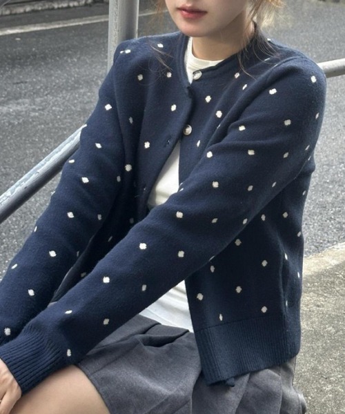 NANEA(ナネア)の「パールボタンドットニットカーディガン(カーディガン/ボレロ・レディース・ミント/ブルー/ネイビー/グレー・フリー)」の10枚目の写真
