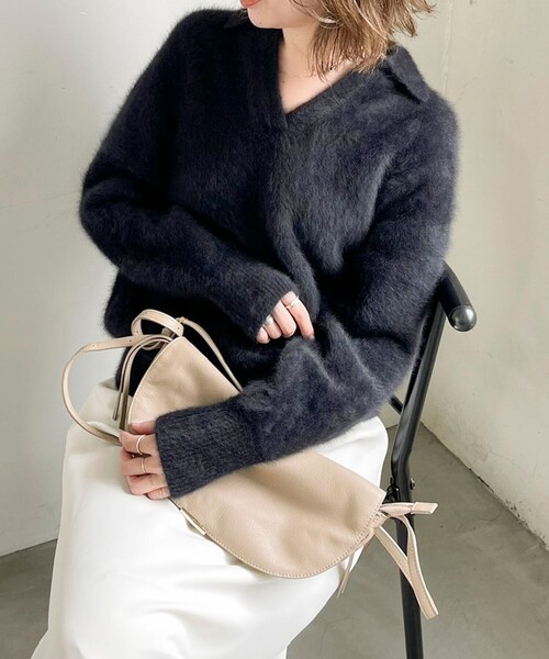 NOLLEY’S Sophi（ノーリーズソフィ）の「カシミヤ混へアリーポロ襟プルオーバー（ニット/セーター・レディース・ベビーピンク/ブラック/グレイッシュベージュ/オフホワイト・38）」の2枚目の写真