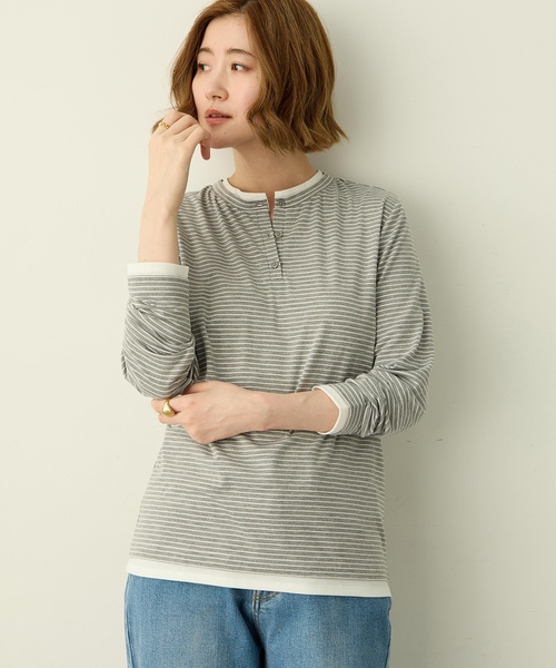 Petit Honfleur(プチオンフルール)の「ヘンリーネックレイヤード風ロングTシャツ(Tシャツ/カットソー・レディース・レッド/グレー・M/L)」の1枚目の写真