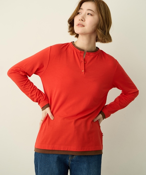 Petit Honfleur(プチオンフルール)の「ヘンリーネックレイヤード風ロングTシャツ(Tシャツ/カットソー・レディース・レッド/グレー・M/L)」の17枚目の写真