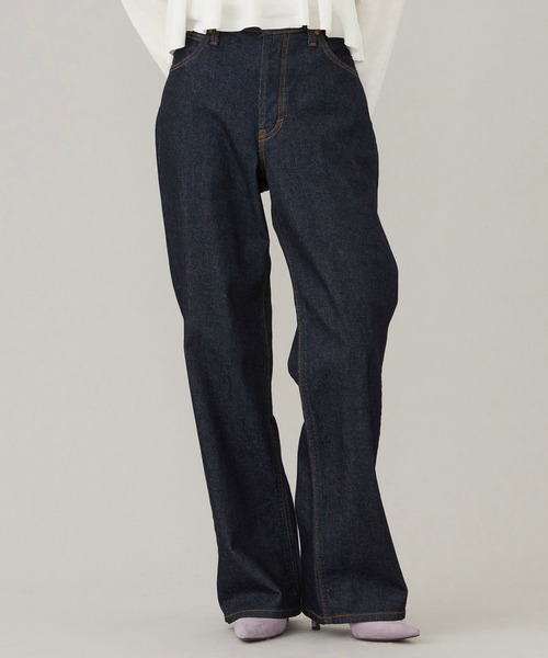 Lee(リー)の「STANDARD WARDROBE LASTIC ストレート【ストレッチデニム】(デニムパンツ・レディース・ダークインディゴブルー/ブルー/インディゴブルー・SMALL/X-SMALL/XX-SMALL/LARGE/MEDIUM)」の1枚目の写真