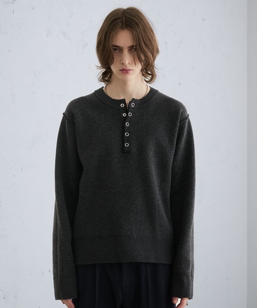 SELLE GLANT（セレグランテ）の「LAYERED STYLE HENLEY NECK REVERSIBLE KNIT / レイヤードスタイルヘンリーネックリバーシブルニット（ニット/セーター・メンズ・チャコールグレー/ブラック/ダークブラウン/ブルー・LARGE/SMALL/MEDIUM）」の16枚目の写真