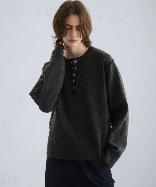 SELLE GLANT（セレグランテ）の「LAYERED STYLE HENLEY NECK REVERSIBLE KNIT / レイヤードスタイルヘンリーネックリバーシブルニット（ニット/セーター・メンズ・チャコールグレー/ブラック/ダークブラウン/ブルー・LARGE/SMALL/MEDIUM）」の18枚目の写真