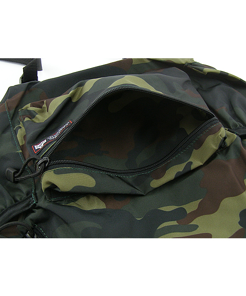 SHIPS KIDS(シップスキッズ)の「SHIPS CARRYING EQUIPMEN:デイ パック M(バックパック/リュック・キッズ・レッド/イエロー/ライトブルー/グリーン系カモフラージュ・ONE SIZE)」の6枚目の写真