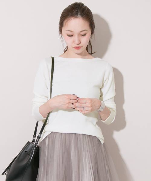 URBAN RESEARCH（アーバンリサーチ）の「UR イタリアンウールボートネックプルオーバー（ニット/セーター・レディース・ベージュ/ホワイト×ブラック/ブラック/オフホワイト/グレー・FREE）」の2枚目の写真