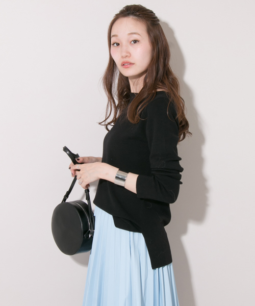 URBAN RESEARCH（アーバンリサーチ）の「UR イタリアンウールボートネックプルオーバー（ニット/セーター・レディース・ベージュ/ホワイト×ブラック/ブラック/オフホワイト/グレー・FREE）」の4枚目の写真