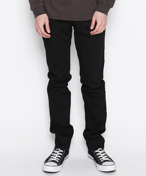 n(n) BY NUMBER (N)INE(エヌエヌバイナンバーナイン)の「SKINNY PANTS_STRECH DENIM(COLOR DENIM)(デニムパンツ・メンズ・ブラック・4/5/3/2)」の6枚目の写真