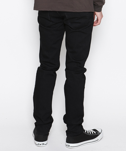 n(n) BY NUMBER (N)INE(エヌエヌバイナンバーナイン)の「SKINNY PANTS_STRECH DENIM(COLOR DENIM)(デニムパンツ・メンズ・ブラック・4/5/3/2)」の7枚目の写真