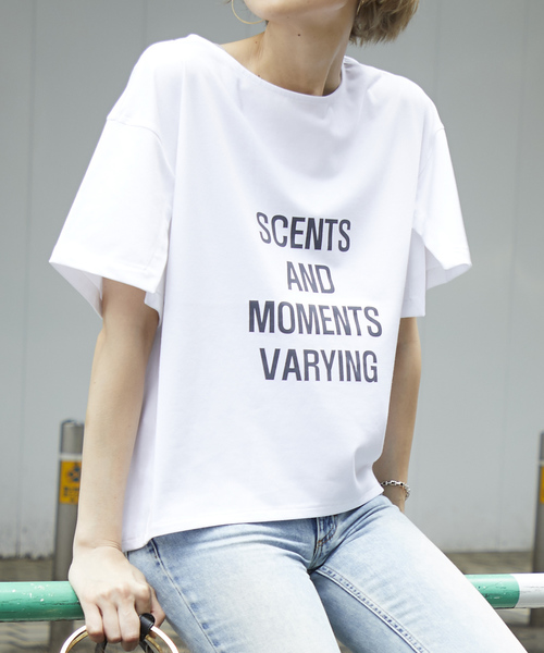 STUDIOUS SELECT（ステュディオスセレクト）の「【CLOCHE】袖スプリットメッセージTシャツ　71285674（Tシャツ/カットソー・レディース・ブラック/ホワイト/ブルー/ボルドー・FREE/2）」の2枚目の写真