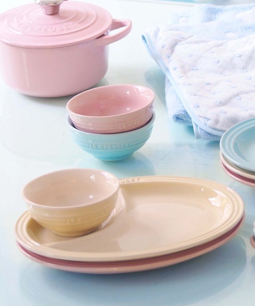 Le Creuset（ルクルーゼ）の「マルチ・オーバル・プレート（Ｓ）ベビー（マグ/哺乳瓶/お食事グッズ・レディース・ベージュ系その他/ブルー系その他/ピンク系その他/ブルー系その他2・S）」の5枚目の写真