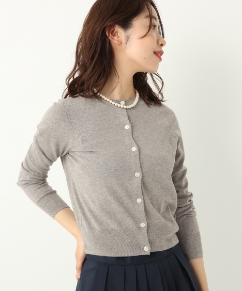 A part by（アパートバイ）の「16GシルクコンクルーカーディガンLS 786258（カーディガン/ボレロ・レディース・ピンク/ホワイト系その他/ライトブルー/ベージュ/ホワイト/ブラック/グレー/オレンジ・LARGE/MEDIUM）」の4枚目の写真