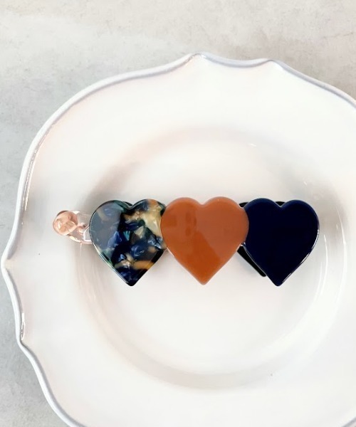 Three Four Time(スリーフォータイム)の「ハートアセチバナナクリップ(バレッタ/ヘアクリップ・レディース・ベージュ/ブラック/ネイビー・FREE)」の3枚目の写真