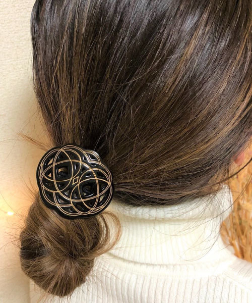 tone（トーン）の「【時】唐草ヘアゴム：壱オーバル（ヘアゴム・レディース・ブラック/ブラウン系その他・FREE）」の2枚目の写真