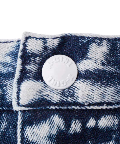 X-girl Stages（エックスガールステージス）の「EMBROIDERED  POCKET  BLEACH  HALF  JEAN (4T～7T)（デニムパンツ・キッズ・ブラック/インディゴブルー・4T/5T/6T/7T）」の5枚目の写真