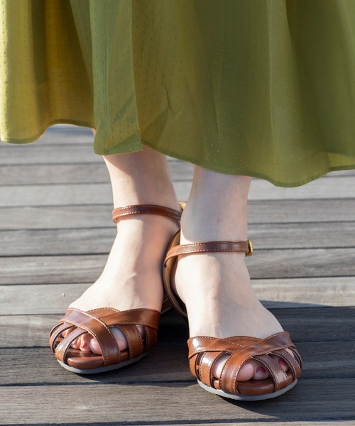 menue(メヌエ)の「ローウェッジ ストラップ サンダル(サンダル・レディース・ブラウン/グレイッシュベージュ/キャメル/ベージュ系その他/ダークブラウン/ライトグレー/ブルーグリーン/ブラック系その他/ブラック/マスタード/シルバー/ホワイト/ブラウン系その他/グリーン/ブルー/ベージュ系その他2/イエロー/ベージュ系その他3/ホワイト系その他/ブラック系その他2・25.0cm/25.5cm/26.0cm/26.5cm/23.5cm/21.0cm/22.5cm/27.0cm/21.5cm/22.0cm/24.5cm/23.0cm/24.0cm)」の9枚目の写真