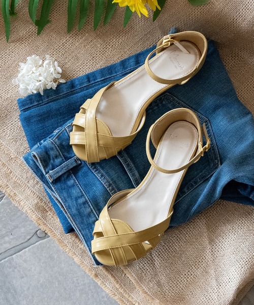 menue(メヌエ)の「ローウェッジ ストラップ サンダル(サンダル・レディース・ブラウン/グレイッシュベージュ/キャメル/ベージュ系その他/ダークブラウン/ライトグレー/ブルーグリーン/ブラック系その他/ブラック/マスタード/シルバー/ホワイト/ブラウン系その他/グリーン/ブルー/ベージュ系その他2/イエロー/ベージュ系その他3/ホワイト系その他/ブラック系その他2・25.0cm/25.5cm/26.0cm/26.5cm/23.5cm/21.0cm/22.5cm/27.0cm/21.5cm/22.0cm/24.5cm/23.0cm/24.0cm)」の17枚目の写真