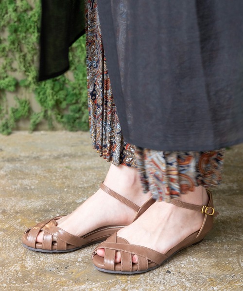 menue(メヌエ)の「ローウェッジ ストラップ サンダル(サンダル・レディース・ブラウン/グレイッシュベージュ/キャメル/ベージュ系その他/ダークブラウン/ライトグレー/ブルーグリーン/ブラック系その他/ブラック/マスタード/シルバー/ホワイト/ブラウン系その他/グリーン/ブルー/ベージュ系その他2/イエロー/ベージュ系その他3/ホワイト系その他/ブラック系その他2・25.0cm/25.5cm/26.0cm/26.5cm/23.5cm/21.0cm/22.5cm/27.0cm/21.5cm/22.0cm/24.5cm/23.0cm/24.0cm)」の22枚目の写真