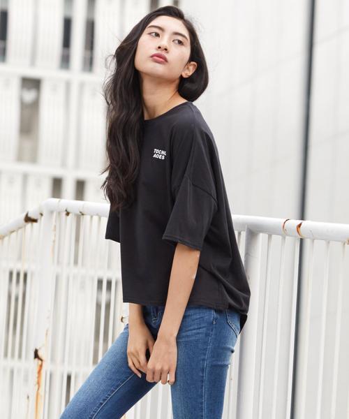 Bifrost(ビフレスト)の「BIG ロゴTシャツ(Tシャツ/カットソー・レディース・ブラック/ベージュ/オフホワイト/グリーン/杢グレー・FREE)」の2枚目の写真