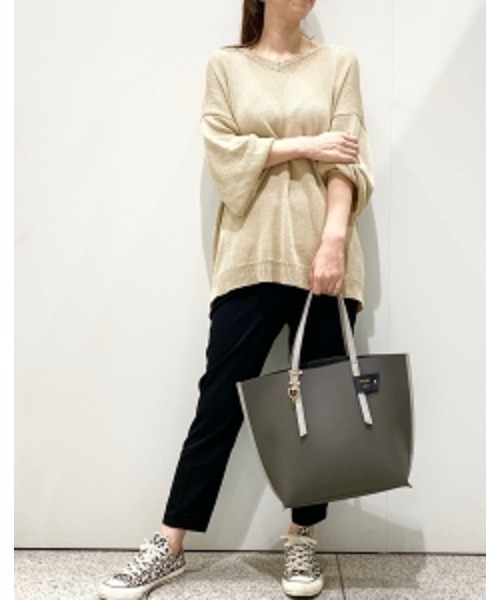 COLORS & chouette（カラーズアンドシュエット）の「配色トートバッグ（トートバッグ・レディース・ライトブルー/ブラック/グレー/ピンク/レッド/ベージュ/キャメル/カーキ/ネイビー・FREE）」の3枚目の写真