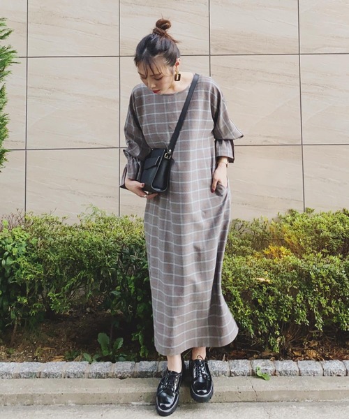 KOBE LETTUCE（コウベレタス）の「キャンディスリーブドルマンワンピース（ワンピース・レディース・ブラウン系その他/ブルー系その他/グレイッシュベージュ/レッド/ブラウン/カーキ/ブラック/オレンジ/ピンク系その他/イエロー系その他・M/S）」の4枚目の写真