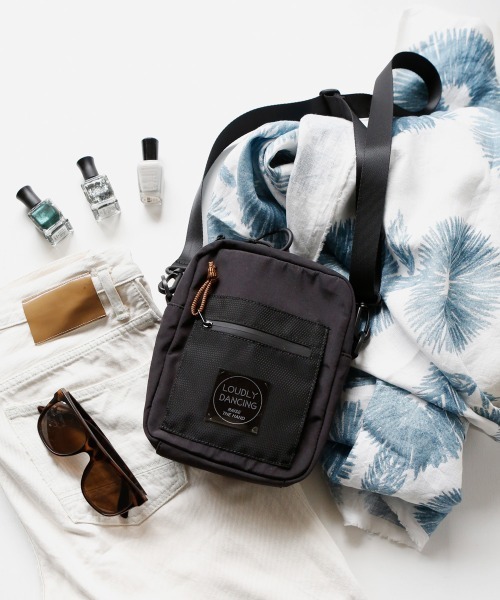 ACCOMMODE（アコモデ）の「メッシュポケットショルダー（ショルダーバッグ・レディース・ベージュ/ライトグリーン/ブラック・FREE）」の2枚目の写真