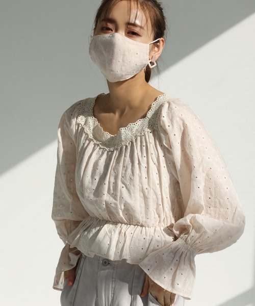 one after another NICE CLAUP（ワンアフターアナザーナイスクラップ）の「マスク付きコットンレースブラウス（シャツ/ブラウス・レディース・ブラック/オフホワイト/アイボリー・FREE）」の2枚目の写真