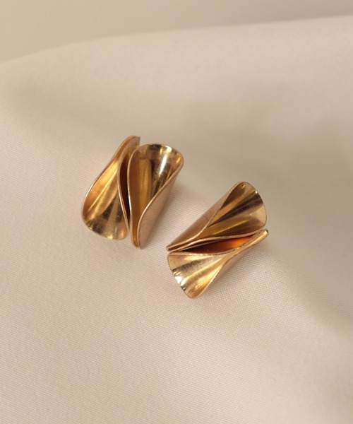 emesuelee(エメスーリー)の「ユニークデザインピアス フープ / ツイスト(ピアス(両耳用)・レディース・D/B/F/E/C/A・フリー)」の4枚目の写真