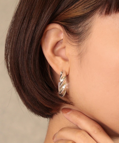 emesuelee(エメスーリー)の「ユニークデザインピアス フープ / ツイスト(ピアス(両耳用)・レディース・D/B/F/E/C/A・フリー)」の20枚目の写真