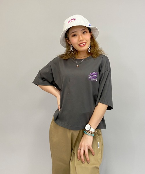 SANTA CRUZ(サンタクルーズ)の「【ムラサキスポーツ別注】SANTACRUZ/サンタクルーズ クロップド丈 バックプリント ゼブラ柄ロゴTシャツ 502211434(Tシャツ/カットソー・レディース・ホワイト/グレー/ブラウン/ブルー・M/L)」の11枚目の写真