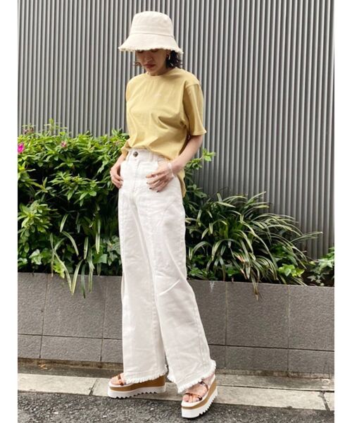 MURUA（ムルーア）の「【MURUA×217..NINA】フラワーシューティングTシャツ（Tシャツ/カットソー・レディース・ホワイト/イエロー・FREE）」の6枚目の写真