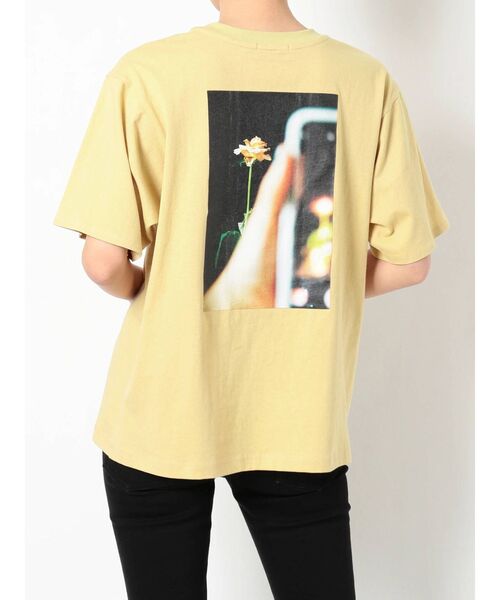 MURUA（ムルーア）の「【MURUA×217..NINA】フラワーシューティングTシャツ（Tシャツ/カットソー・レディース・ホワイト/イエロー・FREE）」の12枚目の写真