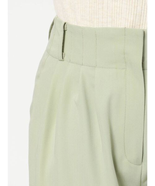 MURUA（ムルーア）の「ウエストタックテーパードパンツ（その他パンツ・レディース・ライトグリーン/ベージュ/ブラック・2/1）」の10枚目の写真